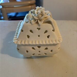 Elegant Cream Ceramic Trinket Box